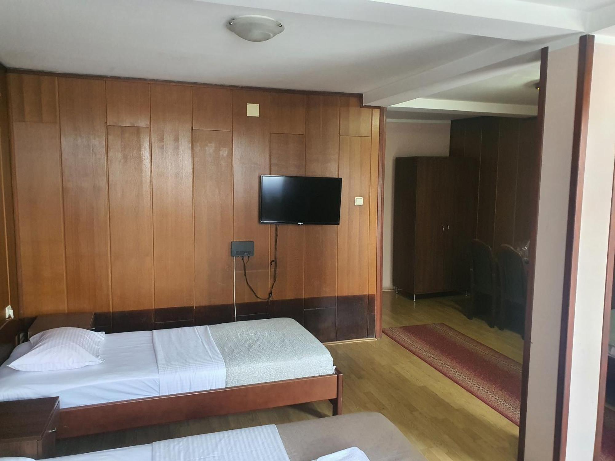 Guest House Vila Bor Novi Sad Exterior foto
